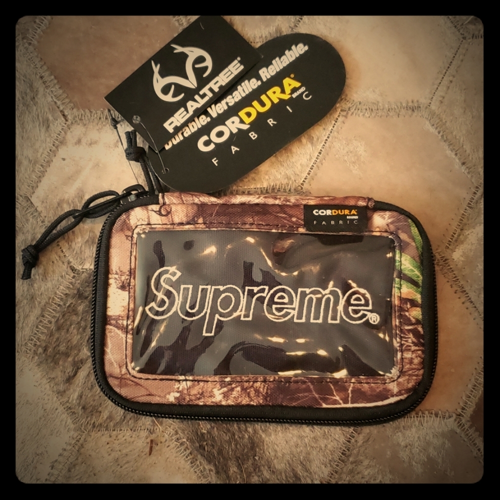 Supreme Small Zip Pouch Real Tree Camo